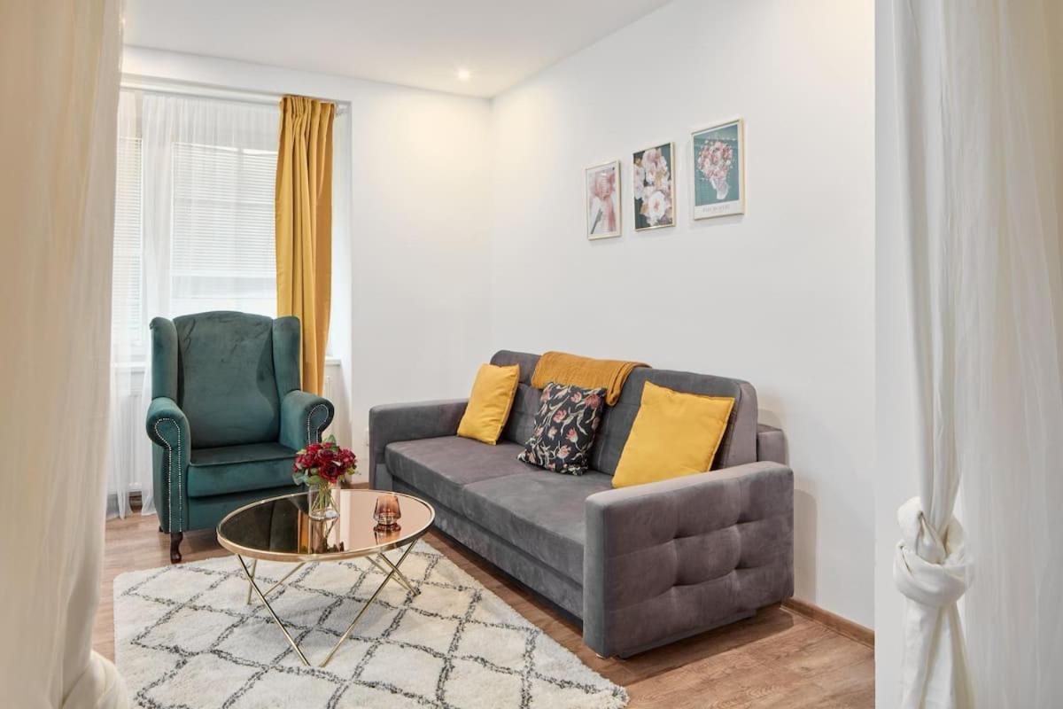 And Cozy Right At Tv Tower Apartamento